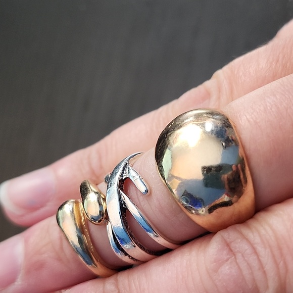 Elegant Silver and Gold Ring Set - Picture 2 of 4